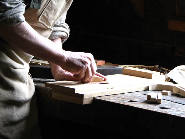 Nuestro equipo de profesionales cuenta  con muchos años de contrastada <strong>experiencia</strong> en el sector de la <strong>carpintería de madera en Arenys de Munt</strong>.