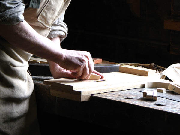 Nuestro equipo de profesionales cuenta  con muchos aÃ±os de contrastada <strong>experiencia</strong> en el sector de la <strong>carpinterÃ­a de madera en Arenys de Munt</strong>.